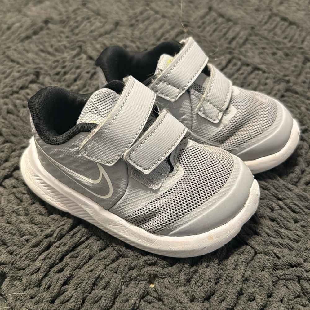 Toddler 4c grey Nike Shoes